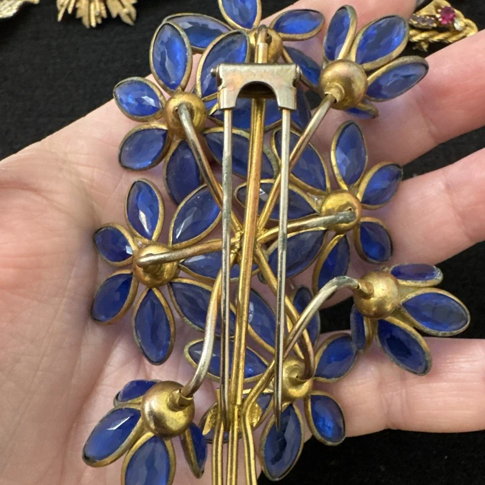 Stunning Rare Early Trifari Gripoix Glass Brooch Cobalt & Pearl Floral Fur Clip